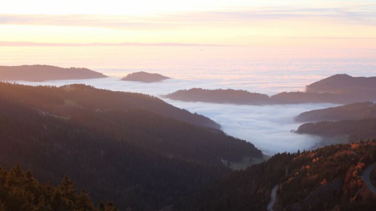 Dieses Bild zeigt eine Webcam-Aufnahme vom Achertal, aufgenommen am Freitag, den 07.11.2025 um 16:50 Uhr. Die Temperatur betrug 9.8°C.