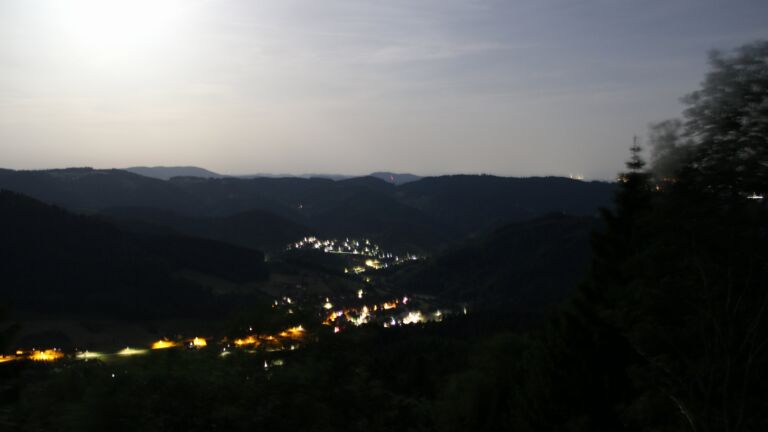 Dieses Bild zeigt eine Webcam-Aufnahme vom Achertal, aufgenommen am Samstag, den 30.05.2026 um 01:30 Uhr. Die Temperatur betrug 20.5°C.