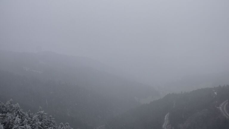 Dieses Bild zeigt eine Webcam-Aufnahme vom Achertal, aufgenommen am Mittwoch, den 24.12.2025 um 11:10 Uhr. Die Temperatur betrug -4.9°C.