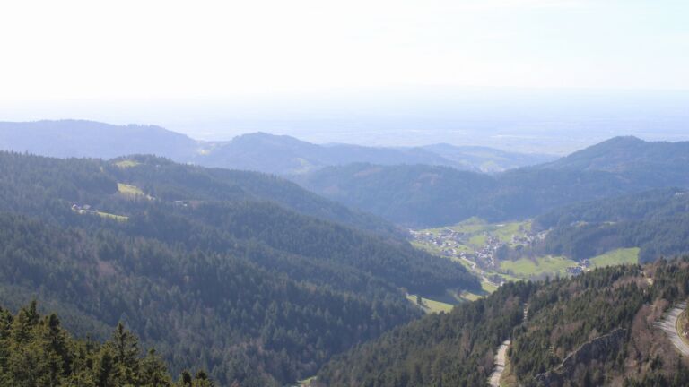 Dieses Bild zeigt eine Webcam-Aufnahme vom Achertal, aufgenommen am Montag, den 06.04.2026 um 16:50 Uhr. Die Temperatur betrug 11.2°C.