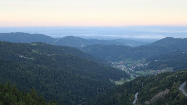 Dieses Bild zeigt eine Webcam-Aufnahme vom Achertal, aufgenommen am Freitag, den 03.10.2025 um 07:40 Uhr. Die Temperatur betrug 4°C.
