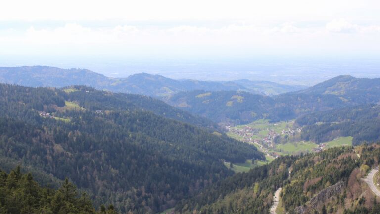 Dieses Bild zeigt eine Webcam-Aufnahme vom Achertal, aufgenommen am Donnerstag, den 16.04.2026 um 15:20 Uhr. Die Temperatur betrug 12.9°C.