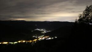Dieses Bild zeigt eine Webcam-Aufnahme vom Achertal, aufgenommen am Dienstag, den 19.05.2026 um 23:20 Uhr. Die Temperatur betrug 11.9°C.