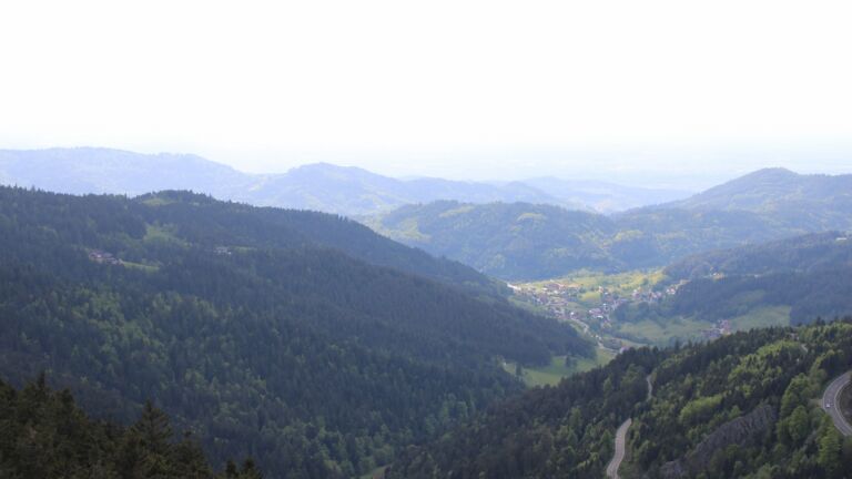 Dieses Bild zeigt eine Webcam-Aufnahme vom Achertal, aufgenommen am Mittwoch, den 07.05.2025 um 17:30 Uhr. Die Temperatur betrug 8.2°C.