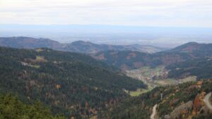 Dieses Bild zeigt eine Webcam-Aufnahme vom Achertal, aufgenommen am Samstag, den 01.11.2025 um 12:50 Uhr. Die Temperatur betrug 12.4°C.