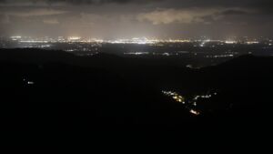 Dieses Bild zeigt eine Webcam-Aufnahme vom Achertal, aufgenommen am Dienstag, den 16.09.2025 um 01:00 Uhr. Die Temperatur betrug 9.9°C.
