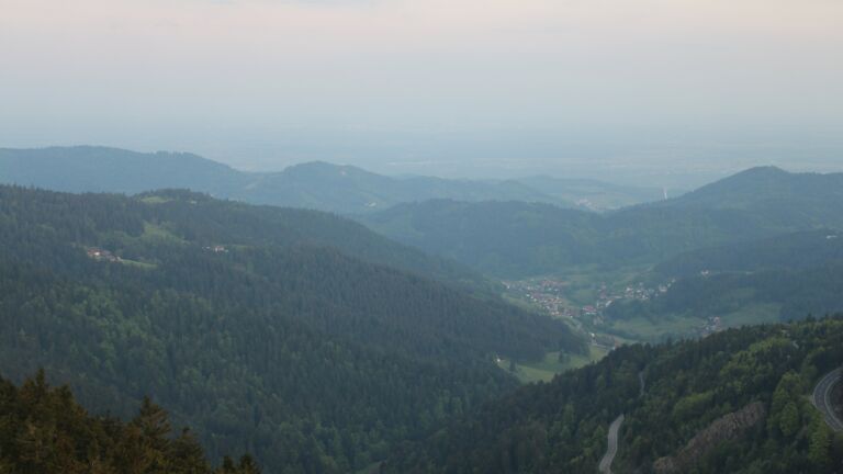 Dieses Bild zeigt eine Webcam-Aufnahme vom Achertal, aufgenommen am Freitag, den 09.05.2025 um 06:10 Uhr. Die Temperatur betrug 2.6°C.