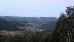 Dieses Bild zeigt eine Webcam-Aufnahme vom Achertal, aufgenommen am Freitag, den 07.08.2026 um 05:50 Uhr. Die Temperatur betrug 15.8°C.