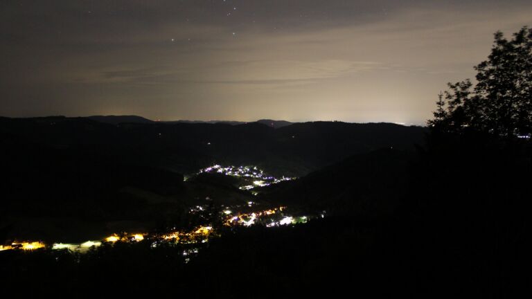 Dieses Bild zeigt eine Webcam-Aufnahme vom Achertal, aufgenommen am Dienstag, den 16.06.2026 um 02:30 Uhr. Die Temperatur betrug 16.1°C.