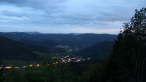 Dieses Bild zeigt eine Webcam-Aufnahme vom Achertal, aufgenommen am Mittwoch, den 20.05.2026 um 21:50 Uhr. Die Temperatur betrug 12.4°C.
