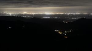 Dieses Bild zeigt eine Webcam-Aufnahme vom Achertal, aufgenommen am Montag, den 06.04.2026 um 04:00 Uhr. Die Temperatur betrug 4.3°C.