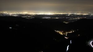 Dieses Bild zeigt eine Webcam-Aufnahme vom Achertal, aufgenommen am Donnerstag, den 15.01.2026 um 21:30 Uhr. Die Temperatur betrug 5.1°C.