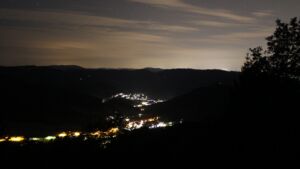 Dieses Bild zeigt eine Webcam-Aufnahme vom Achertal, aufgenommen am Donnerstag, den 23.07.2026 um 03:30 Uhr. Die Temperatur betrug 12.9°C.
