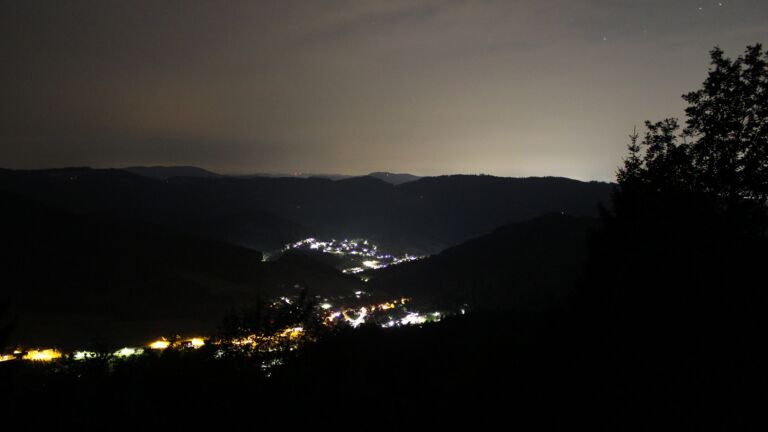 Dieses Bild zeigt eine Webcam-Aufnahme vom Achertal, aufgenommen am Donnerstag, den 16.07.2026 um 02:30 Uhr. Die Temperatur betrug 19.2°C.