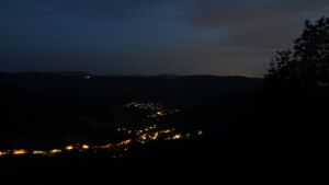 Dieses Bild zeigt eine Webcam-Aufnahme vom Achertal, aufgenommen am Dienstag, den 16.06.2026 um 22:50 Uhr. Die Temperatur betrug 20.5°C.