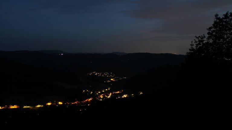 Dieses Bild zeigt eine Webcam-Aufnahme vom Achertal, aufgenommen am Dienstag, den 16.06.2026 um 22:50 Uhr. Die Temperatur betrug 20.5°C.
