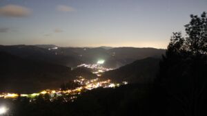 Dieses Bild zeigt eine Webcam-Aufnahme vom Achertal, aufgenommen am Donnerstag, den 29.10.2026 um 20:00 Uhr. Die Temperatur betrug 6.6°C.