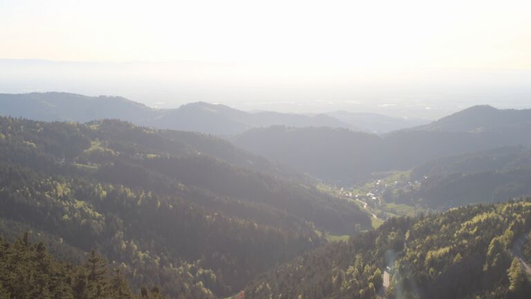 Dieses Bild zeigt eine Webcam-Aufnahme vom Achertal, aufgenommen am Donnerstag, den 23.04.2026 um 19:20 Uhr. Die Temperatur betrug 12.3°C.