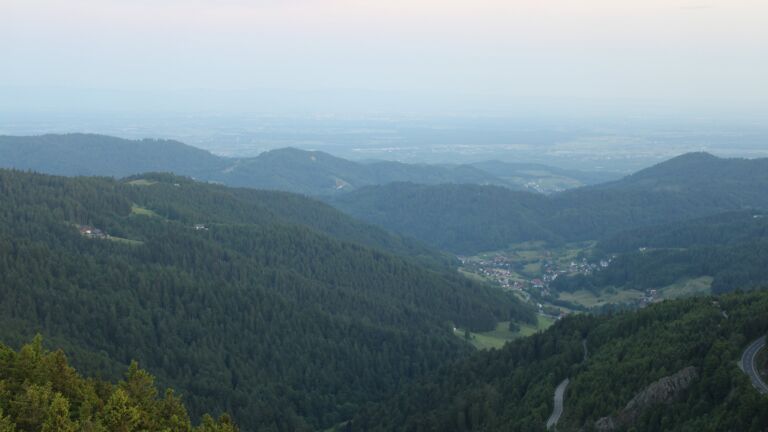 Dieses Bild zeigt eine Webcam-Aufnahme vom Achertal, aufgenommen am Samstag, den 31.05.2025 um 05:30 Uhr. Die Temperatur betrug 18.5°C.