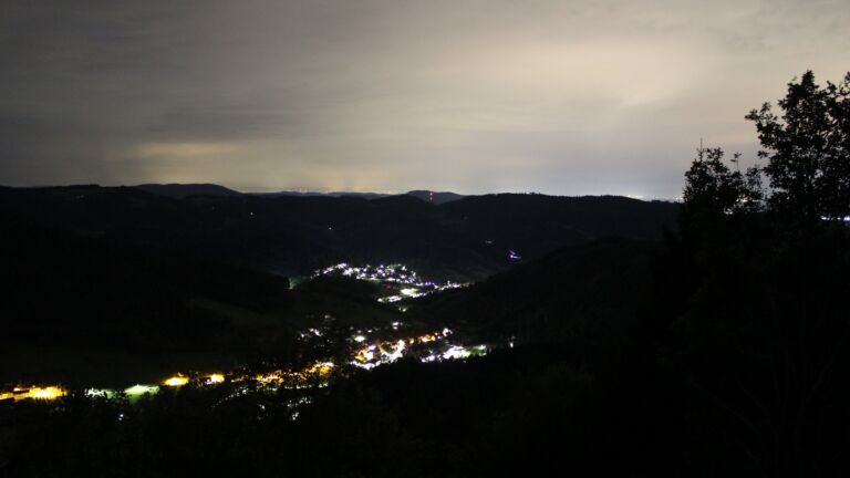 Dieses Bild zeigt eine Webcam-Aufnahme vom Achertal, aufgenommen am Montag, den 07.09.2026 um 04:30 Uhr. Die Temperatur betrug 21.3°C.