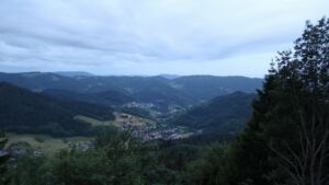 Dieses Bild zeigt eine Webcam-Aufnahme vom Achertal, aufgenommen am Sonntag, den 07.06.2026 um 05:10 Uhr. Die Temperatur betrug 12.4°C.