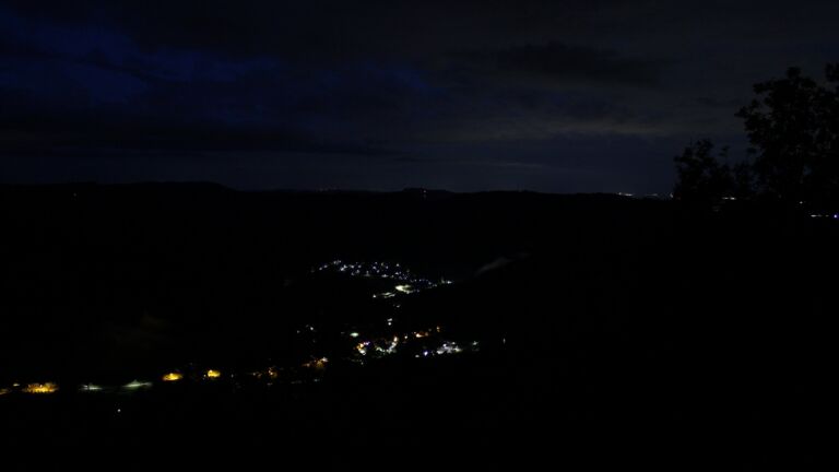 Dieses Bild zeigt eine Webcam-Aufnahme vom Achertal, aufgenommen am Samstag, den 22.08.2026 um 05:20 Uhr. Die Temperatur betrug 10.9°C.