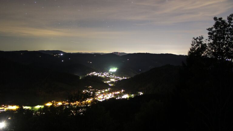Dieses Bild zeigt eine Webcam-Aufnahme vom Achertal, aufgenommen am Mittwoch, den 14.10.2026 um 20:10 Uhr. Die Temperatur betrug 13.9°C.