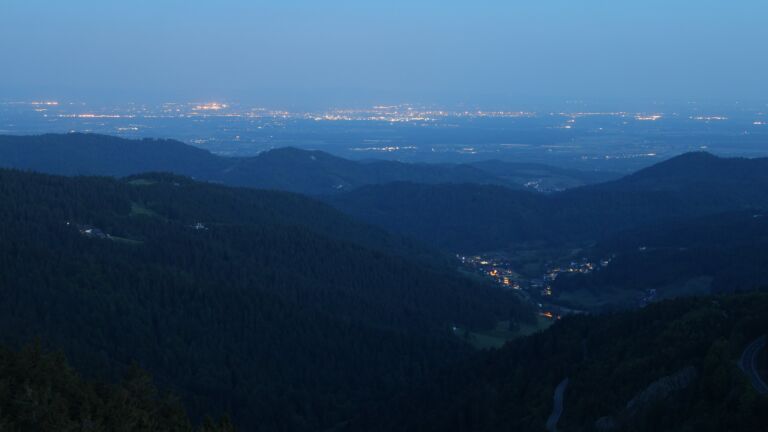 Dieses Bild zeigt eine Webcam-Aufnahme vom Achertal, aufgenommen am Mittwoch, den 14.05.2025 um 05:00 Uhr. Die Temperatur betrug 10.5°C.