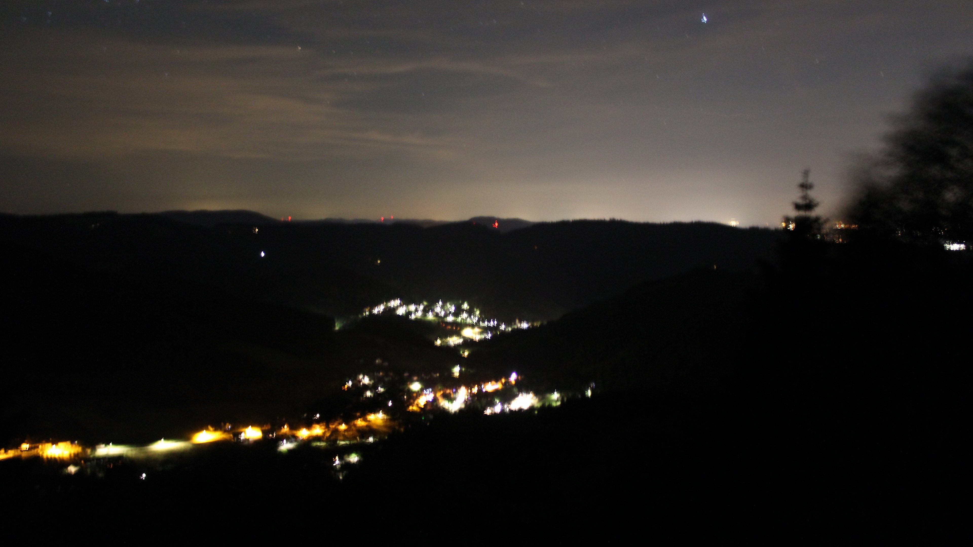 Dieses Bild zeigt eine Webcam-Aufnahme vom Achertal, aufgenommen am Montag, den 08.06.2026 um 01:30 Uhr. Die Temperatur betrug 15°C.