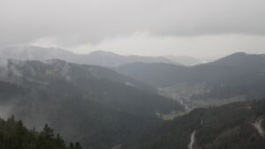 Dieses Bild zeigt eine Webcam-Aufnahme vom Achertal, aufgenommen am Sonntag, den 30.11.2025 um 11:00 Uhr. Die Temperatur betrug 2.9°C.