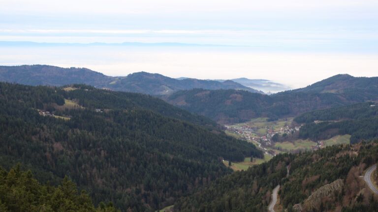 Dieses Bild zeigt eine Webcam-Aufnahme vom Achertal, aufgenommen am Mittwoch, den 03.12.2025 um 10:00 Uhr. Die Temperatur betrug 5.3°C.