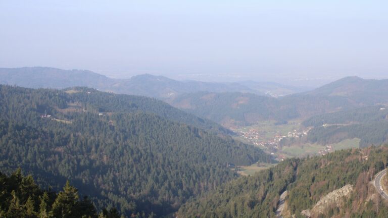 Dieses Bild zeigt eine Webcam-Aufnahme vom Achertal, aufgenommen am Dienstag, den 10.03.2026 um 09:00 Uhr. Die Temperatur betrug 8.6°C.