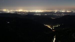 Dieses Bild zeigt eine Webcam-Aufnahme vom Achertal, aufgenommen am Freitag, den 24.04.2026 um 22:10 Uhr. Die Temperatur betrug 11.1°C.