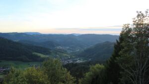 Dieses Bild zeigt eine Webcam-Aufnahme vom Achertal, aufgenommen am Donnerstag, den 15.10.2026 um 18:10 Uhr. Die Temperatur betrug 18.8°C.