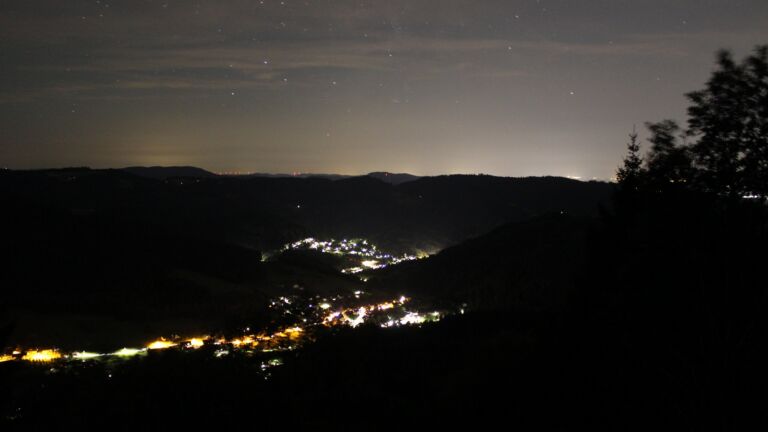 Dieses Bild zeigt eine Webcam-Aufnahme vom Achertal, aufgenommen am Samstag, den 25.07.2026 um 02:30 Uhr. Die Temperatur betrug 20.3°C.