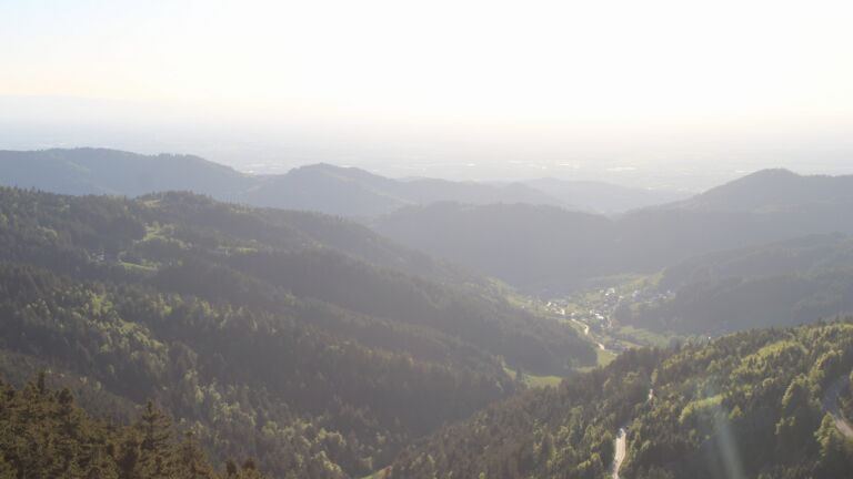 Dieses Bild zeigt eine Webcam-Aufnahme vom Achertal, aufgenommen am Freitag, den 01.05.2026 um 19:30 Uhr. Die Temperatur betrug 16.2°C.