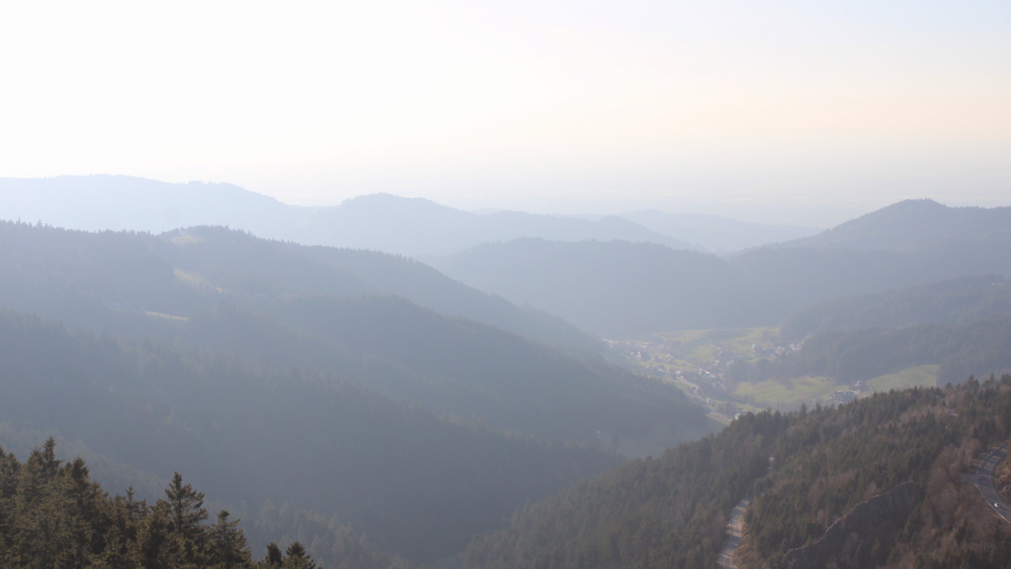 Dieses Bild zeigt eine Webcam-Aufnahme vom Achertal, aufgenommen am Mittwoch, den 04.03.2026 um 16:50 Uhr. Die Temperatur betrug 9°C.