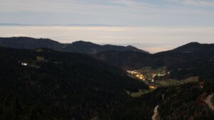 Dieses Bild zeigt eine Webcam-Aufnahme vom Achertal, aufgenommen am Freitag, den 07.11.2025 um 03:00 Uhr. Die Temperatur betrug 8.4°C.