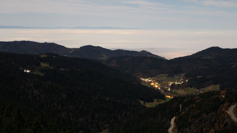 Dieses Bild zeigt eine Webcam-Aufnahme vom Achertal, aufgenommen am Freitag, den 07.11.2025 um 03:00 Uhr. Die Temperatur betrug 8.4°C.