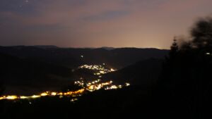 Dieses Bild zeigt eine Webcam-Aufnahme vom Achertal, aufgenommen am Samstag, den 01.08.2026 um 22:30 Uhr. Die Temperatur betrug 20.1°C.