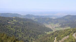 Dieses Bild zeigt eine Webcam-Aufnahme vom Achertal, aufgenommen am Dienstag, den 28.04.2026 um 10:20 Uhr. Die Temperatur betrug 12.2°C.