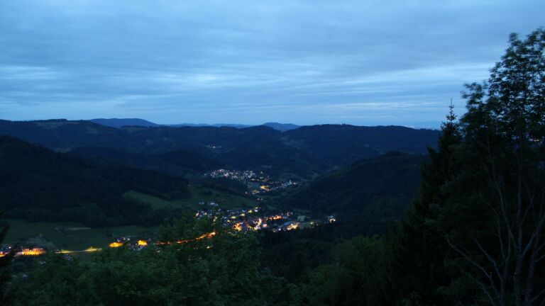 Dieses Bild zeigt eine Webcam-Aufnahme vom Achertal, aufgenommen am Dienstag, den 19.05.2026 um 21:50 Uhr. Die Temperatur betrug 12.4°C.