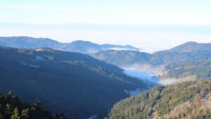 Dieses Bild zeigt eine Webcam-Aufnahme vom Achertal, aufgenommen am Sonntag, den 28.12.2025 um 11:10 Uhr. Die Temperatur betrug 0.1°C.