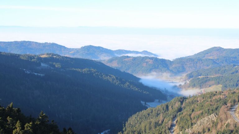 Dieses Bild zeigt eine Webcam-Aufnahme vom Achertal, aufgenommen am Sonntag, den 28.12.2025 um 11:10 Uhr. Die Temperatur betrug 0.1°C.