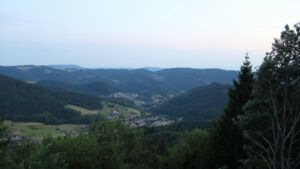 Dieses Bild zeigt eine Webcam-Aufnahme vom Achertal, aufgenommen am Montag, den 13.07.2026 um 21:40 Uhr. Die Temperatur betrug 26.4°C.