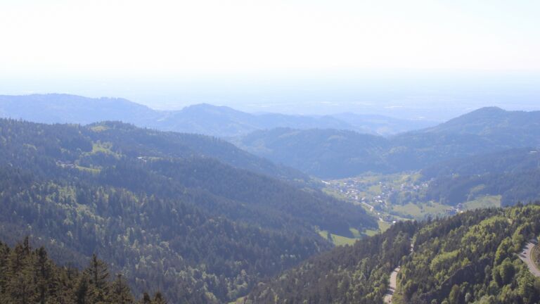 Dieses Bild zeigt eine Webcam-Aufnahme vom Achertal, aufgenommen am Samstag, den 10.05.2025 um 17:30 Uhr. Die Temperatur betrug 15.4°C.
