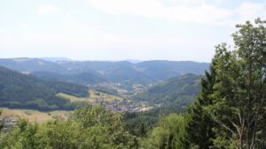Dieses Bild zeigt eine Webcam-Aufnahme vom Achertal, aufgenommen am Montag, den 10.08.2026 um 14:10 Uhr. Die Temperatur betrug 32.1°C.