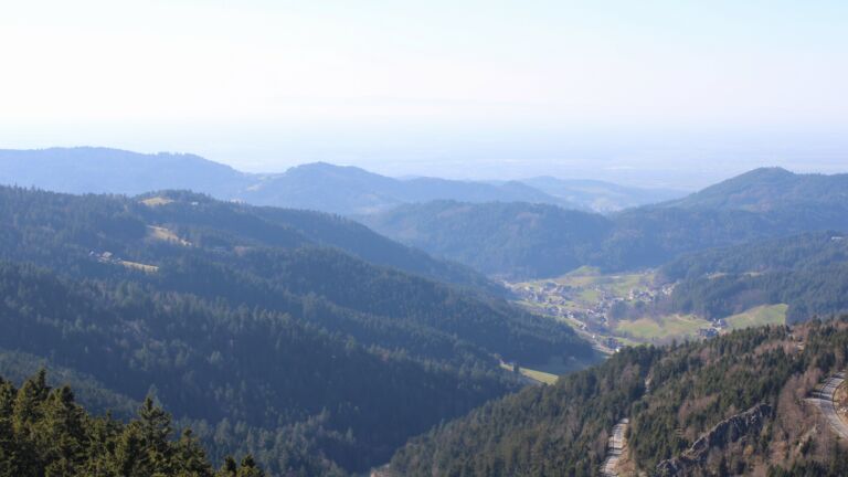 Dieses Bild zeigt eine Webcam-Aufnahme vom Achertal, aufgenommen am Donnerstag, den 26.02.2026 um 15:00 Uhr. Die Temperatur betrug 12.4°C.