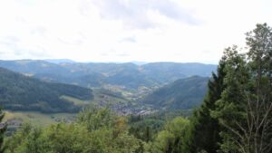 Dieses Bild zeigt eine Webcam-Aufnahme vom Achertal, aufgenommen am Freitag, den 28.08.2026 um 15:20 Uhr. Die Temperatur betrug 21.3°C.