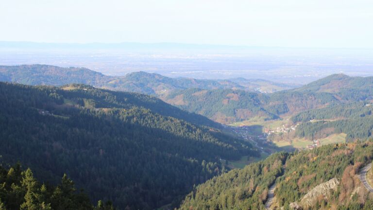 Dieses Bild zeigt eine Webcam-Aufnahme vom Achertal, aufgenommen am Donnerstag, den 13.11.2025 um 09:40 Uhr. Die Temperatur betrug 15.1°C.